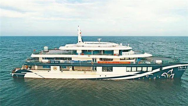 【杰工百佳】電機配套中國首艘油電混合豪華雙體客船